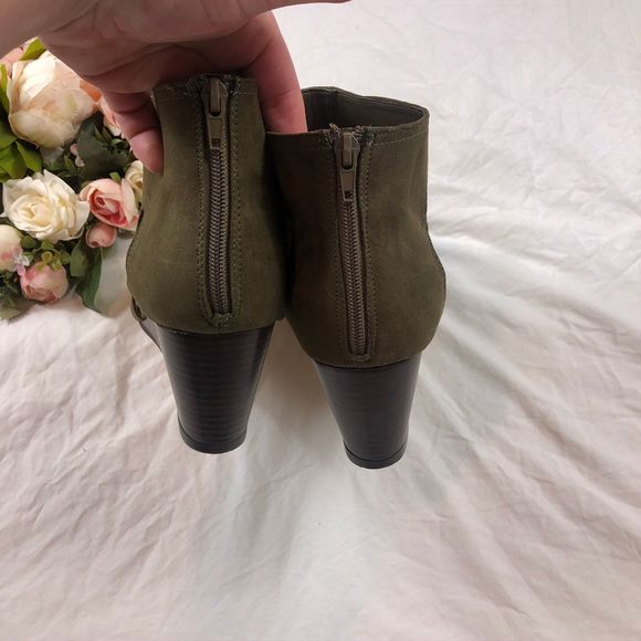 NWT Torrid Cutout Peep Toe Olive Wedge 11.5 - Picture 3 of 7